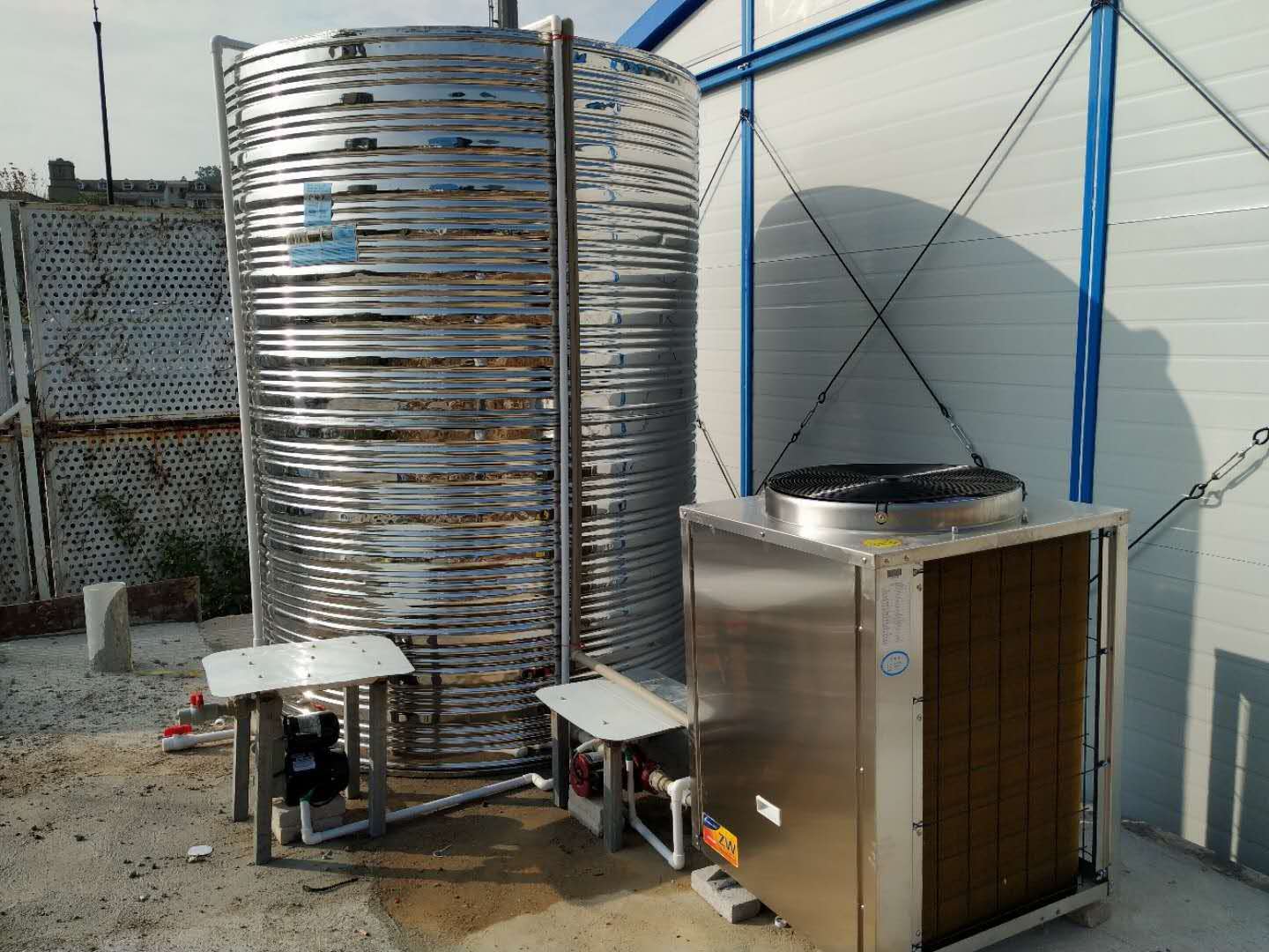 广州某建筑工地空气能热水器工程安装完工