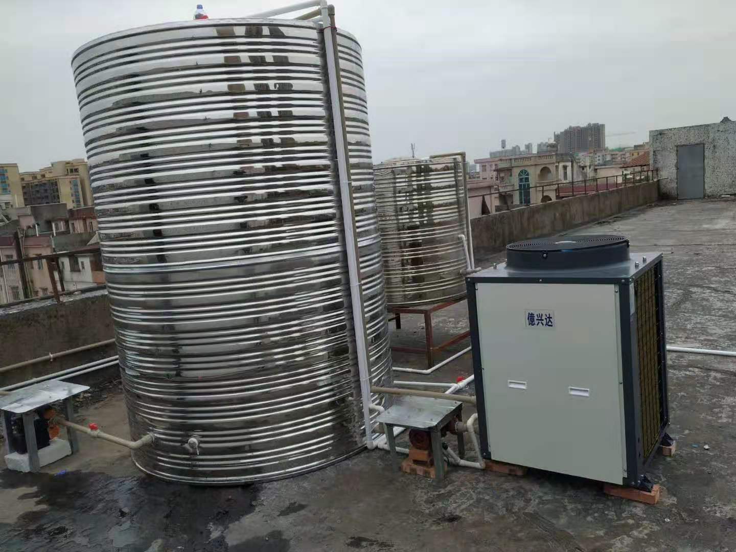 东莞宿舍空气能热水器工程安装完工